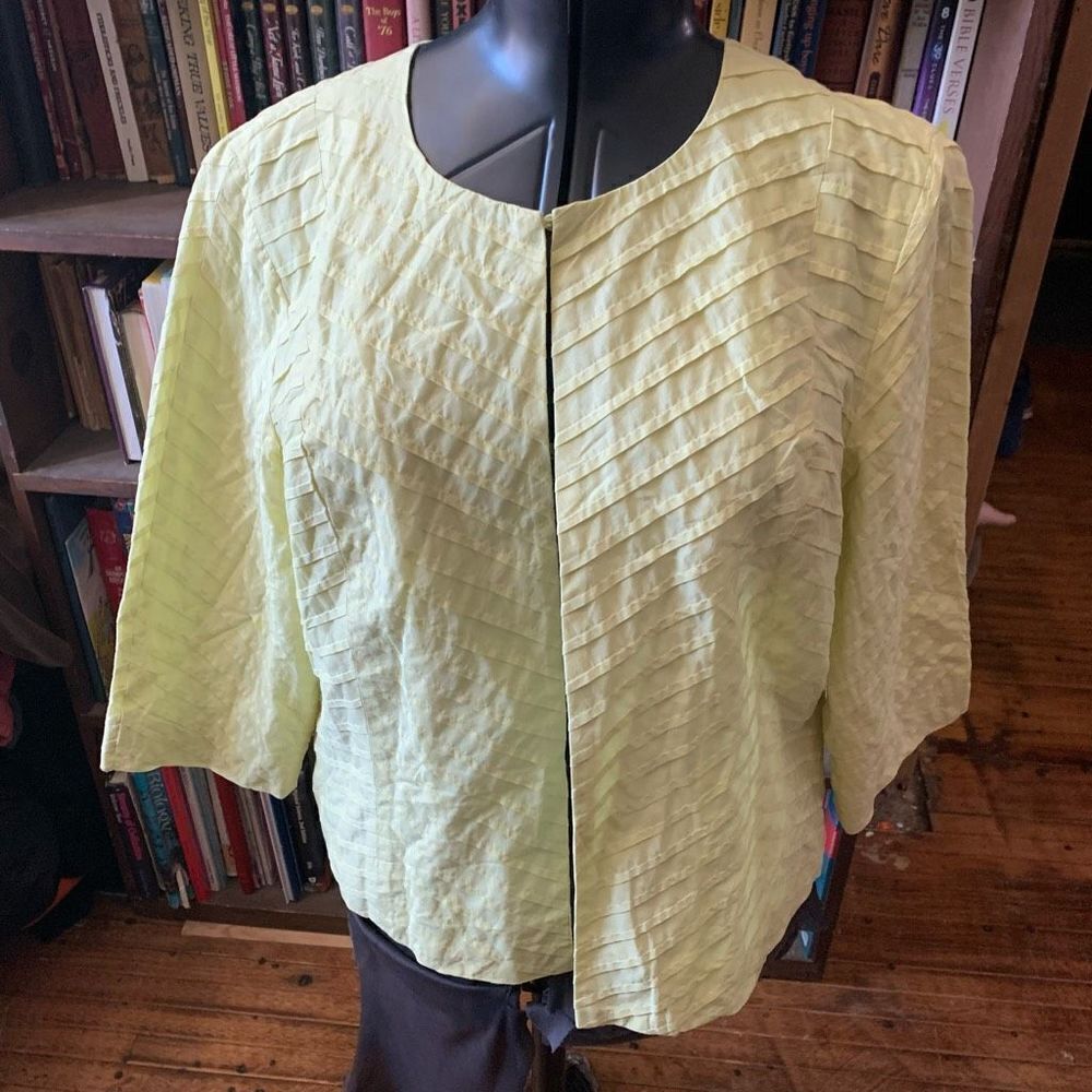 Chico’s buttery yellow pintuck Springy 2/M blazer